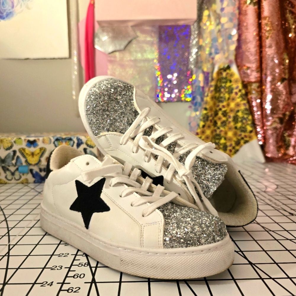 Steve Madden Distressed Glitter Star Sneakers Silver/White/Black - 7